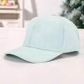 Pastellgrüne Baseballkappe aus Wildleder mit gebogenem Schirm und Sechs-Panel-Design - Seeblau