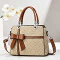Elegante borsa beige e marrone con grande fiocco in pelle e ciondoli a forma di cuore - Contrasto Beige Marrone (Stile 1)