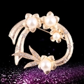 Golden flower brooch featuring elegant white pearls and sparkling crystal rhinestones - xz4022 Four Flowers