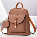 Damen Rucksack-Set aus braunem Leder mit großem Fassungsvermögen und kleinem Anhänger - Erdgelb