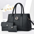 Juego de 3 bolsos negros con relieve de cocodrilo, logotipo dorado y decoración floral - Negro