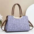 Elegante paarse geweven handtas met bruine riemen en gouden U-vormige metalen accenten - Paars