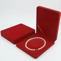 Écrin à bijoux en velours rouge avec collier de perles blanches et logo Pearl interne - Boîte à collier ovale 19*24*4CM / Rouge