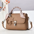 Sac à main marron en cuir PU grainé avec poignée foulard en soie et pendentif en étoile - Khaki
