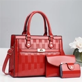 Set di borse rosse 3 pezzi in pelle verniciata con trama a scacchi e finiture in oro - Rosso