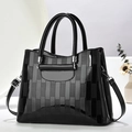 Sac à main chic en cuir verni noir avec rayures texturées et bandoulière amovible - 30x12x23cm / Rayé Noir