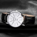 Montre à quartz avec cadran romain blanc, boîtier argenté et bracelet en cuir noir - Cadran Blanc Bracelet Noir