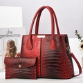 Dunkelrote Tragetasche mit Krokodilprägung im Set mit passender Brieftasche und Goldschloss - Krokodil Geprägtes Mutter-Kind-Taschen-Set (Handtasche + Kleine Tasche) / Weinrot
