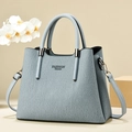 Borsa tote celeste a righe verticali con stampa Fashion Queen e tracolla argento - Blu