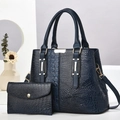 Détails du sac à main bleu marine en cuir de crocodile gaufré avec boucles en métal doré - Bleu Motif Crocodile (A92115)
