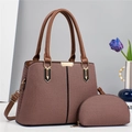 Braunes zweiteiliges Set aus Handtasche und Clutch mit Strukturstoff und Goldbeschlägen - Braun