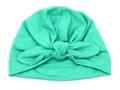 Dettaglio del turbante per neonato verde menta con design a nodo decorativo frontale - verde chiaro