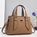 Borsa a mano classica in pelle martellata marrone con manici e tracolla regolabile - Cachi
