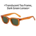 Retro quadratische Sonnenbrille mit transparentem Teerahmen und dunkelgrünen Gläsern - Transparenter Teerahmen Dunkelgrüne Gläser