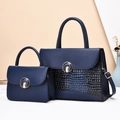 Dunkelblaues zweiteiliges Shopper-Set mit Krokodil-Prägung und goldenem Schloss - Krokodilmuster-Patchwork-Handtasche und Beutel / Blau