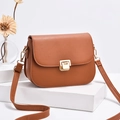 Elegante borsa a tracolla in pelle opaca marrone con chiusura rotante dorata su piedistallo - Giallo Terra