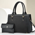 Set borsa a mano nera a pieghe con portafoglio coordinato e dettagli dorati - Nero