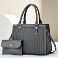 Ensemble sac bandoulière gris foncé plissé avec détails dorés et bandoulière amovible - Gris