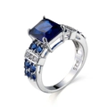 Anello in argento 925 con grande gemma blu quadrata e zirconi brillanti - US 7 / Placcato Platino Blu Reale