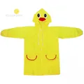 Impermeabile giallo a papera per bambini con cappuccio cartoon e tasche su sfondo bianco - Anatra Gialla