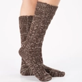 Calcetines térmicos de punto trenzado en marrón y blanco hechos de lana cálida - Café Oscuro/Beige