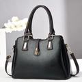 Sac fourre-tout classique en cuir noir avec détails dorés et bandoulière réglable amovible - 30x13x22cm / Noir
