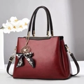 Bolso de mano minimalista color vino para mujer con pañuelo de leopardo y colgante floral - 30x13x22cm / Granate