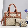 Ensemble de trois sacs élégants beiges à monogramme avec chaîne et bandoulière - Khaki
