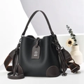 Secchiello nero minimalista con bordo marrone e tracolla in tessuto a righe su base - Nero