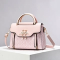Rosa Handtasche mit Schwanen-Schnalle, Perlenanhänger und geometrischem Muster - Rosa
