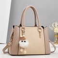 Sac à main patchwork beige avec texture tissée, breloque monstre et anses souples - Épissé (Avec breloque en peluche) / Kaki