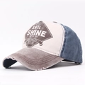 Gorra de béisbol vintage de bloques de color con estampado industrial retro - Ajustable / café