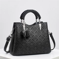 Sac à main élégant en cuir noir gaufré avec poignées tressées et breloque éléphant - L26xP12xH20cm / Noir