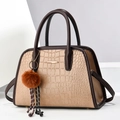 Modische beigefarbene Handtasche mit Krokostruktur und dunkelbraunen Griffen für Damen - Mittel / Khaki