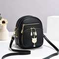 Minimalistische zwarte kunstlederen crossbodytas met kattenhanger en gouden ritsen - Effen Zwart