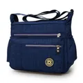 Borsa a tracolla in nylon blu scuro con tasche multiple e dettaglio logo stella - Blu Navy