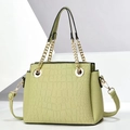 Sac à main vert pistache gaufré crocodile avec poignée chaîne dorée et bandoulière longue - Vert