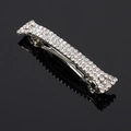Eleganter silberner rechteckiger Haarclip mit vier Reihen funkelnder Strasssteine - Silberne Reihe Strass Stil