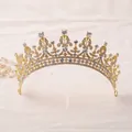Tiara nuziale vintage dorata con fiori di cristallo scintillanti su sfondo di lino - Base Oro Strass Bianco