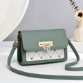 Sac bandoulière vert et blanc avec boucle cœur fleurie dorée et bandoulière en cuir - Vert