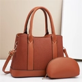 Sac à main marron plissé avec petite pochette assortie dans un décor minimaliste - Taille unique / Jaune Terre