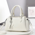 Sac à main minimaliste en cuir blanc avec lettrage mode et pendentif étoile - Blanc Cassé