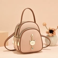 Roze kunstlederen mini rugzak met drie ritsvakken en een decoratieve kattenhanger - Khaki