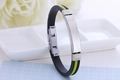 Bracciale in silicone nero con placca in metallo argento e striscia verde acido - Giallo