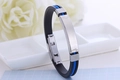 Herenarmband van zwart siliconen met blauw detail en zilveren metalen plaatje - Blauw