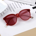 Occhiali da sole rossi cat-eye per bambini con montatura traslucida e dettagli in oro - Rosso