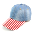 Berretto da baseball in denim con corona blu e visiera a strisce rosse e bianche stile vintage - Blu e Bianco