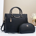Set borsa e pochette in pelle PU nera motivo litchi con manici ad anello dorati - Nero