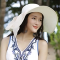 Sombrero de paja blanco crema con ala ancha y lazo decorativo para la playa - crema