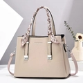 Sac à main élégant en cuir beige avec foulard décoratif et bandoulière amovible - Khaki Clair